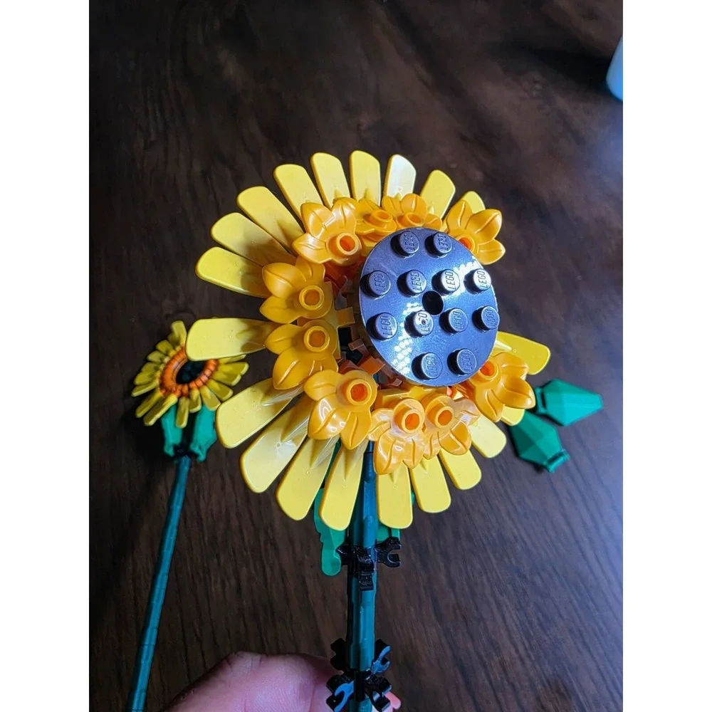 Sunflower Building Kit - 2 Sunflowers With Stems & Leaves - DIY - Picture 8 of 15